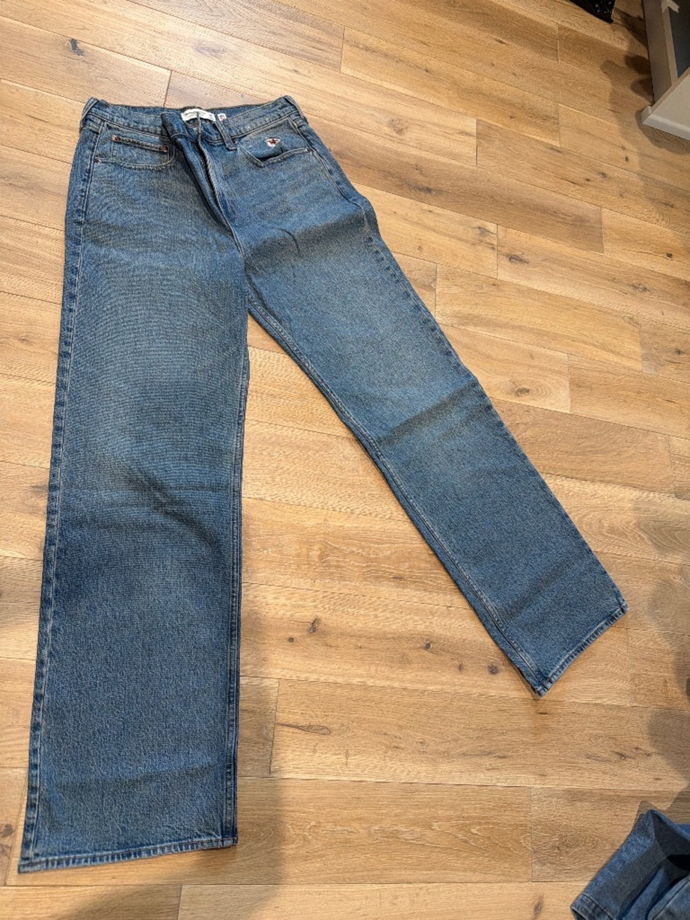 Abercrombie & Fitch high rise 90s NFL chiefs relaxed jeans